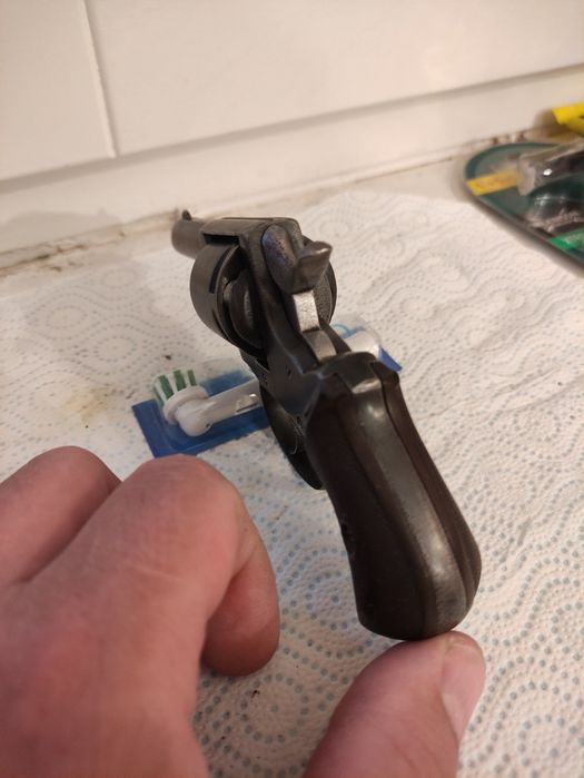 Revólveres, Pinfire Tipo Lefauchaux 1860.
Limpo, coronha de madeira em