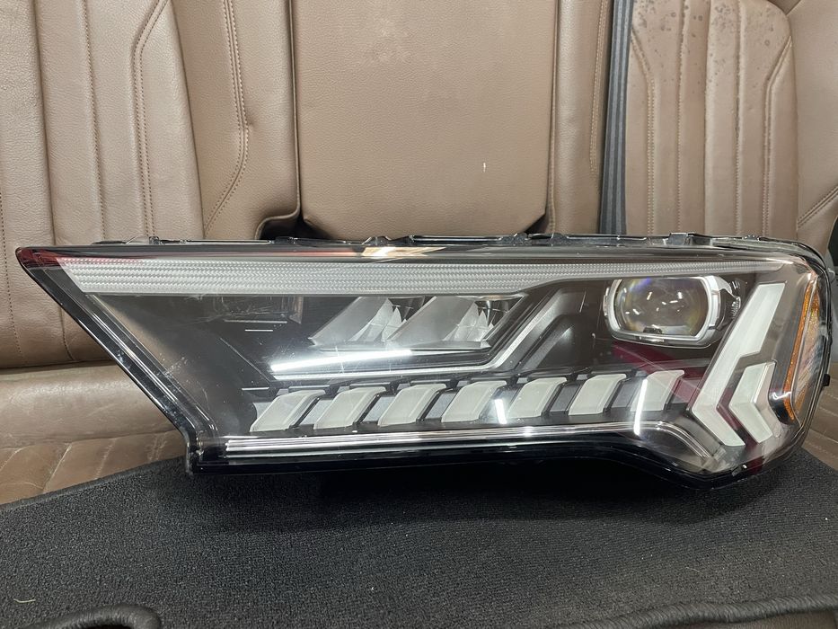 Фара ліва Audi Q7 2021+