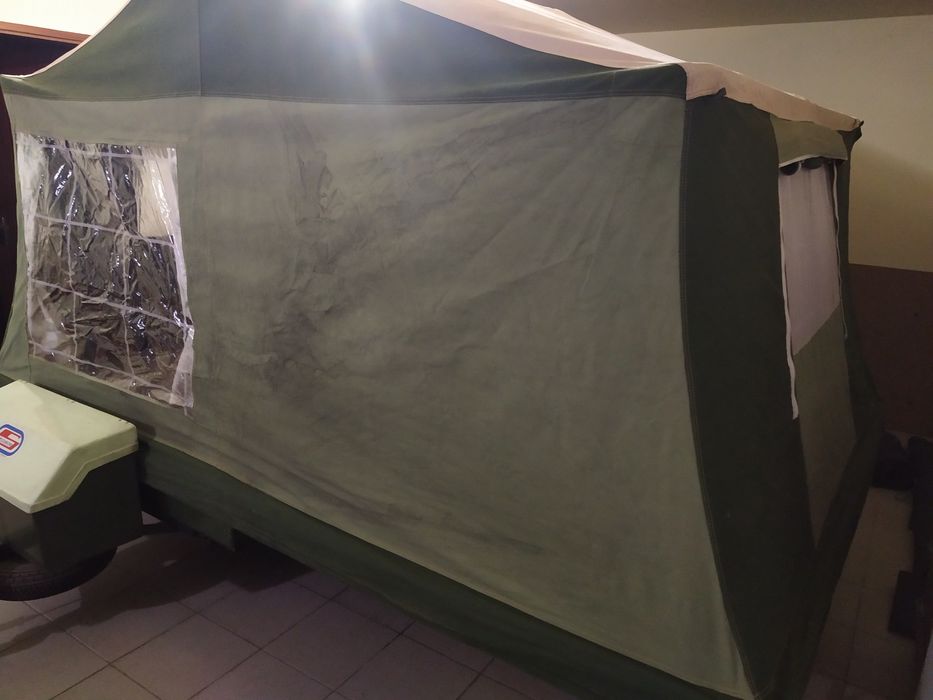 Atrelado tenda (Quarto + Sala) quase novo