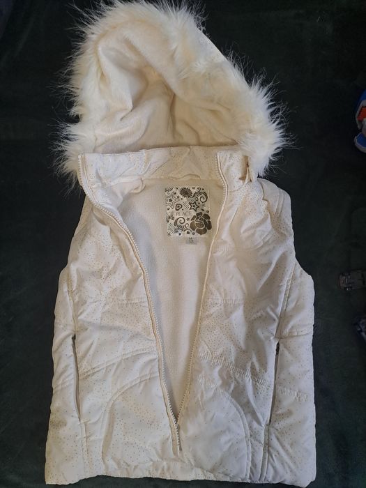 Kremowy bezrękawnik, kamizelka z odpinanym kapturem SMYK 7/8 lat