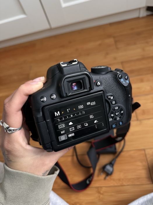 Lustrzanka Canon eos 750d