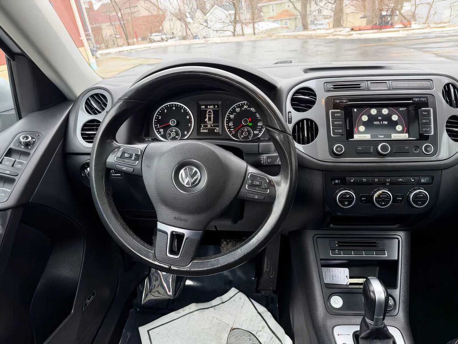 Volkswagen Tiguan      2015