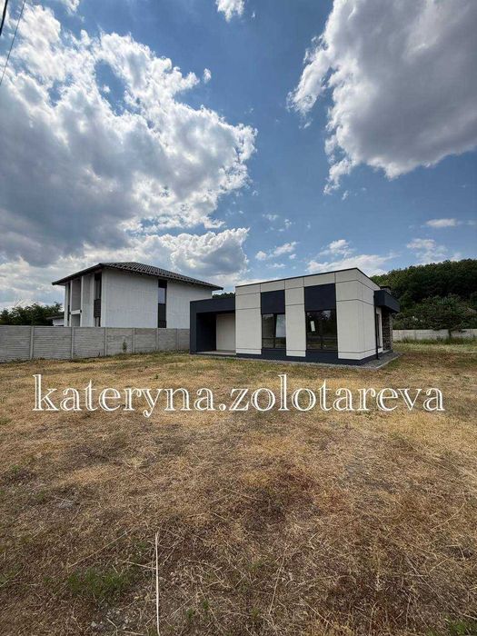 Продам  дом 108м2 в начале Большой Даниловки в коттеджном поселке с участком 10 соток!