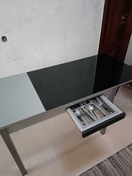 Mesa de cozinha moderna tampo vidro preto temperado