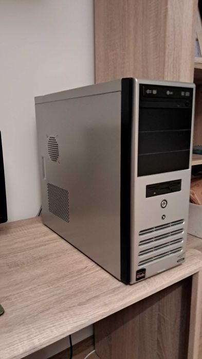 Sprzedam komputer stacjonarny.