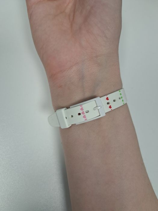 Dziewczęcy delikatny zegarek swatch lady serduszka