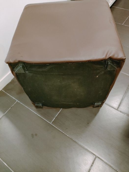 Puff castanho em bom estado