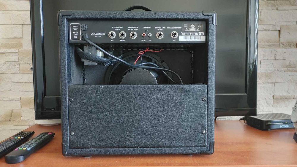 Combo gitarowe ALESIS SPITFIRE - 15 W - 80efektów, tuner