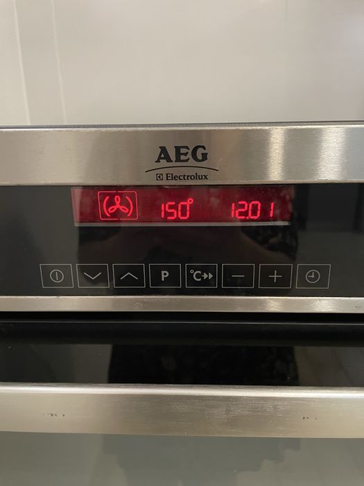 Forno de Encastrar AEG Electrolux KB9820E-m Inox – Funcional