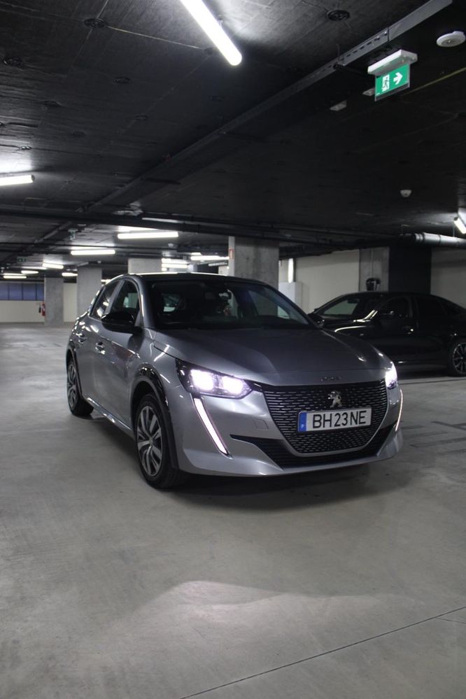 Peugeot e-208