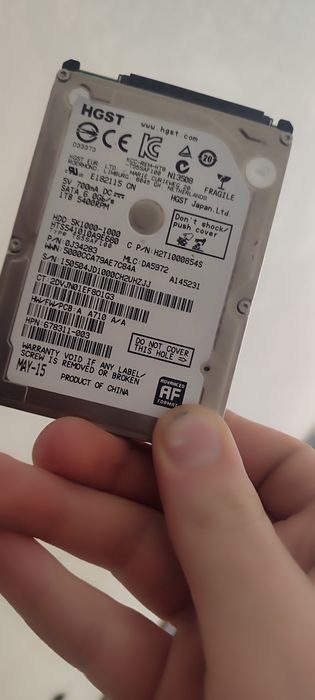 Два жорстких диска від ноутбука HGST 1тб і 500 гіг