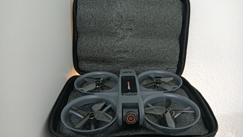 Drone e controle com ecra64174795296513123