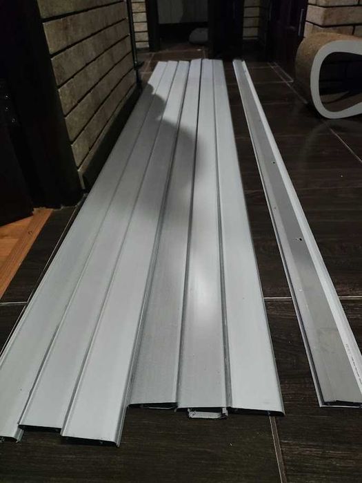 Плінтус пластиковий (ПВХ) 20,8x70x2500 мм