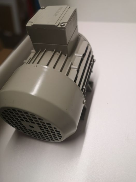Silnik  trójfazowy Siemens 1.1 kw, 2850 obr