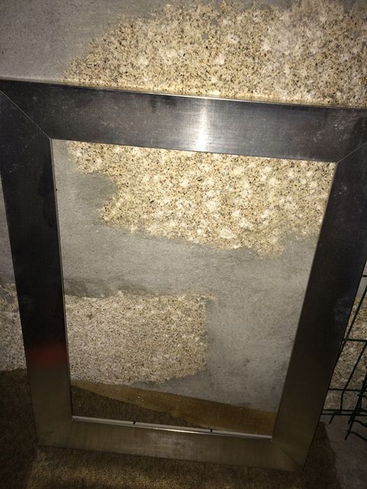 Moldura prateada em madeira