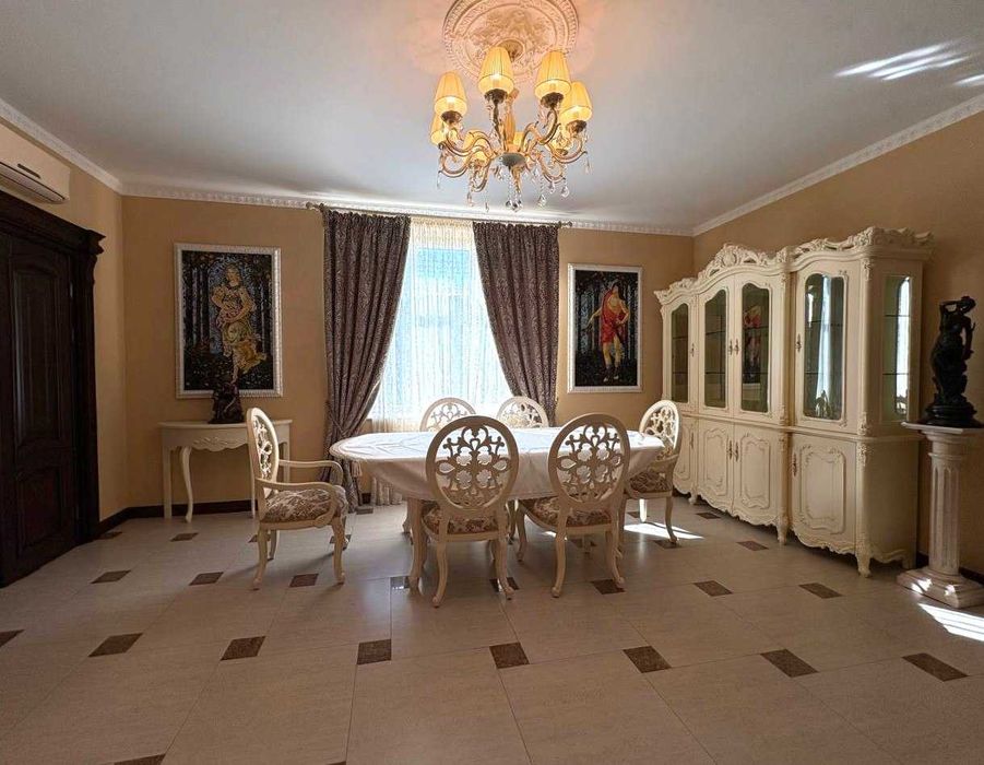 Продаж будинку 355 м² та 21 сот. землі у с. Конопниця
