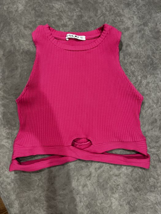 Топ з вирізом на тілі