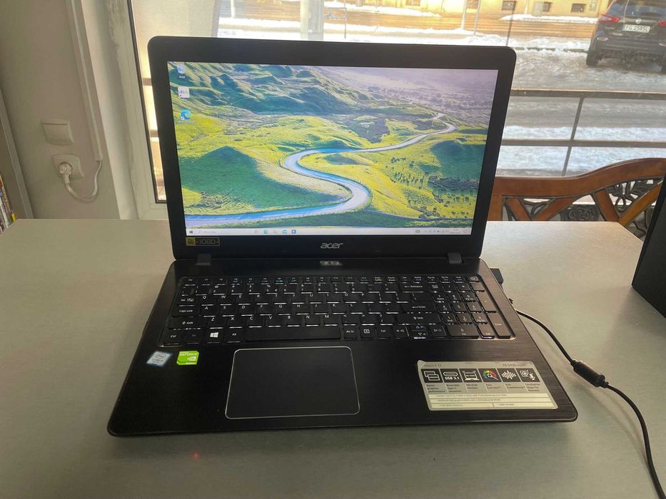 Laptop Acer F15 i5/8GB/128SSD 1TB HDD Geforce 940MX