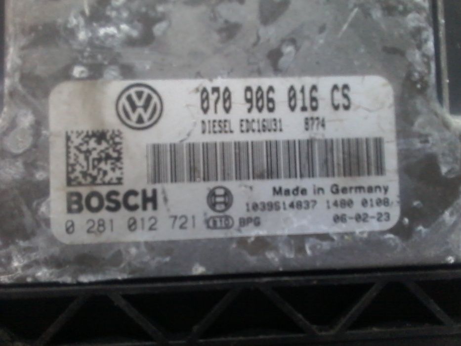 Блок управления двигателем Мозги Мозгі 2.5 1.9 Фольксваген Т5 VW T5