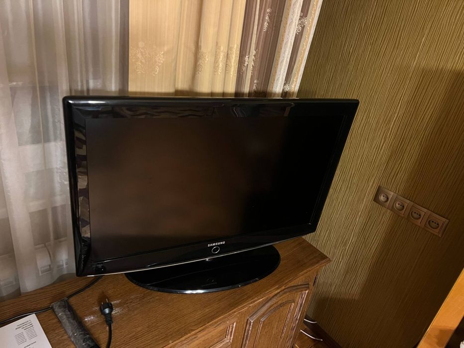 Телевизор Samsung 37" (LE37R82B)