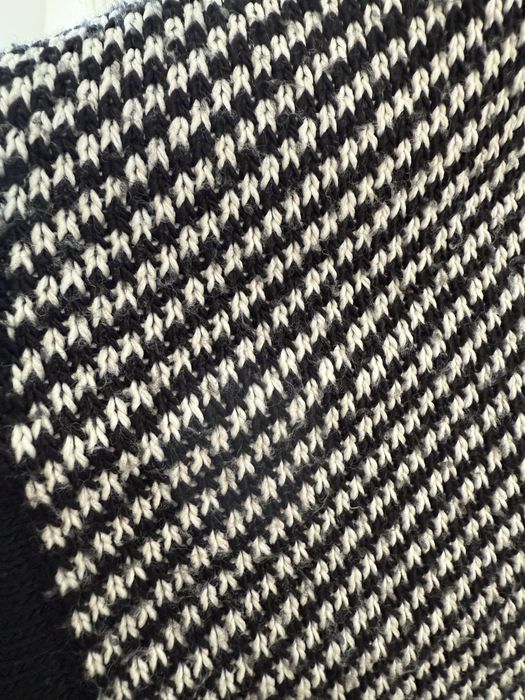 Ponczo w drobną pepitkę