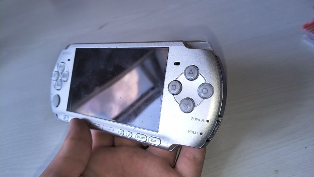 Sony PSP 3004 Silver 16gb + 13 встановлених ігор + Картрідер