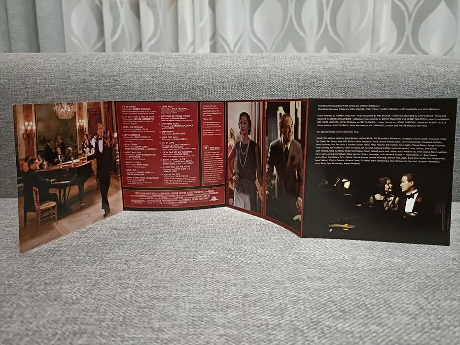 Digipack da banda sonora De-Lovely
