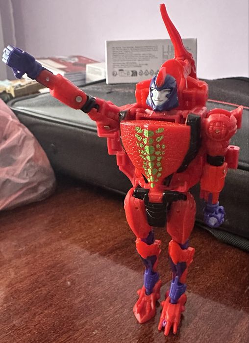 Іграшка робот від Hasbro