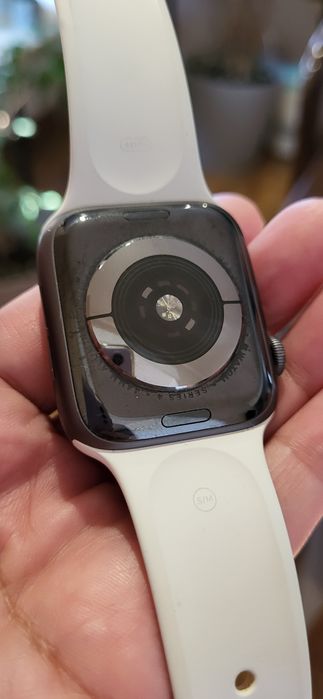 Watch Series 4 44 mm. 2000 гр