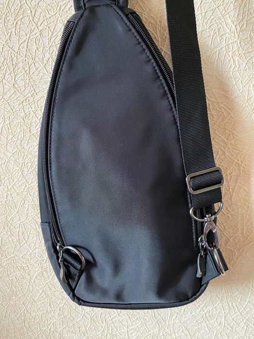Сумка    Baggallini. Securtex Anti-Theft Daytripper Sling