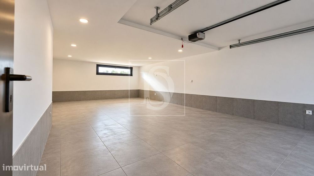 Moradia T3 Nova de Gaveto com Garagem em Frossos, Braga