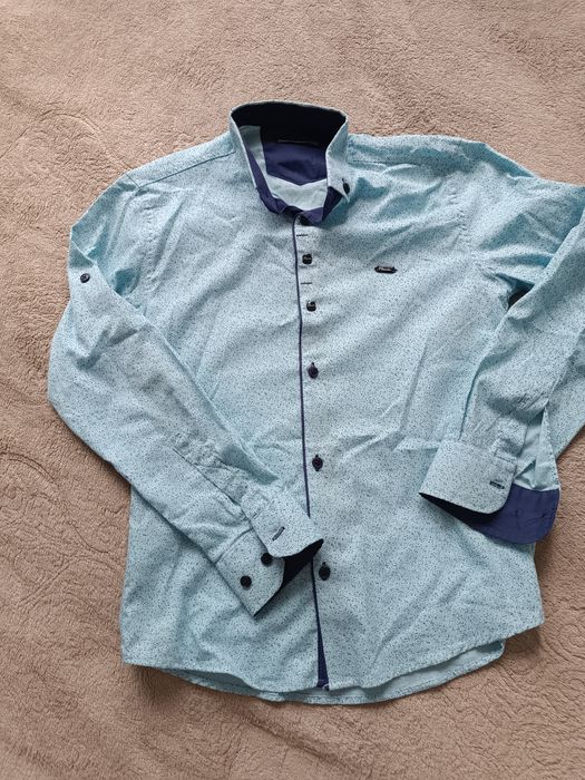 Продам рубашки на хлопчика 10-12 років