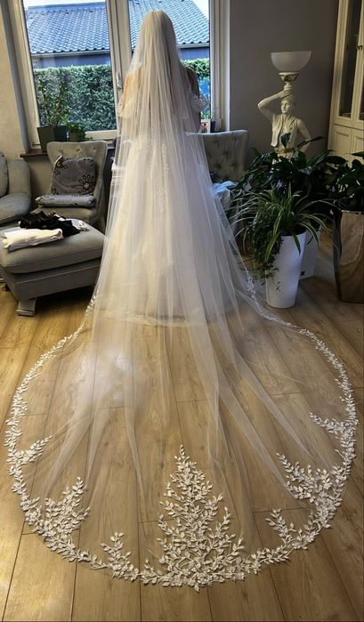 Suknia ślubna i 3 m welon
