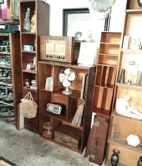 Móvel de apoio, estantes