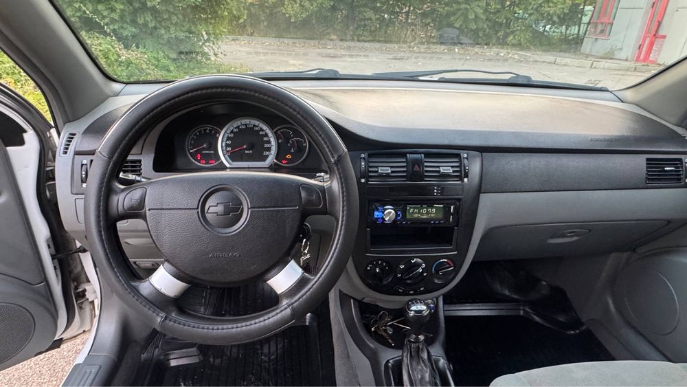 Chevrolet Lacetti 2010 1.6 бензин