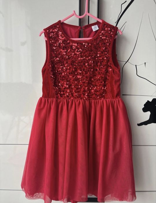 Sukienka rozm 134 czerwona cekiny