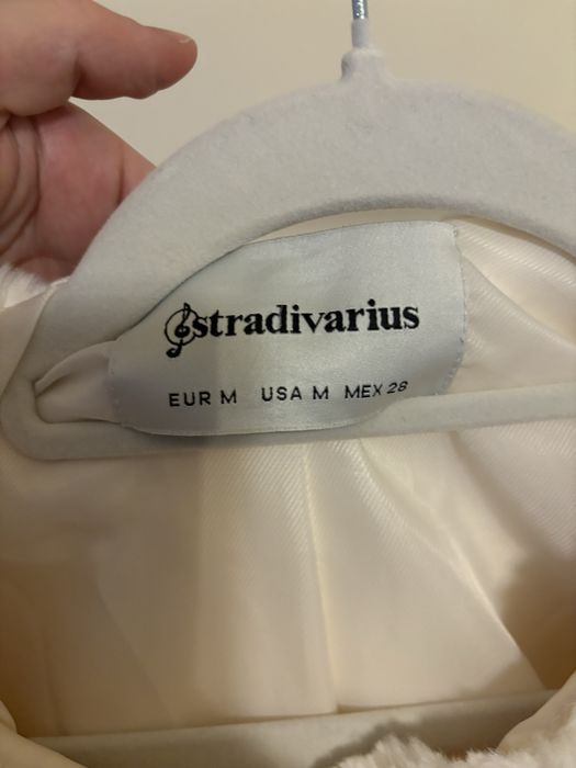 Kremowe futerko płaszcz sztuczne M Stradivarius