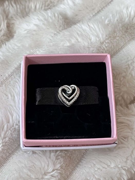 charms Pandora unikatowy
