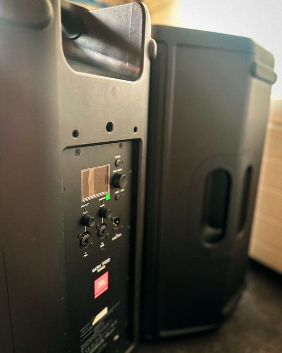 JBL EON715 com Covers Thomann