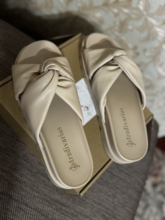 Босоніжки , шлепки