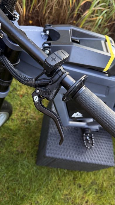 ebike custom 60V 32Ah 3000W – mocno zmodyfikowany surron