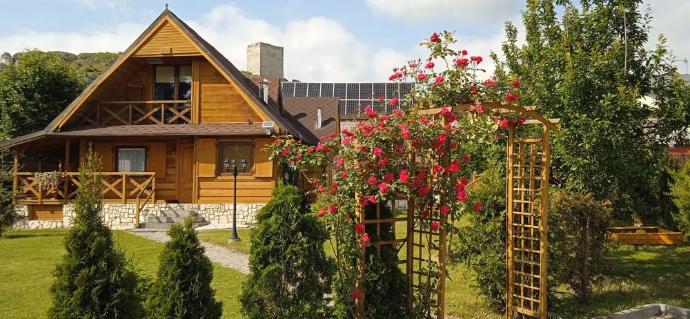 Domki całoroczne z grill-chatą, basenem, stawem i balią Olsztyn k/Częstochowy