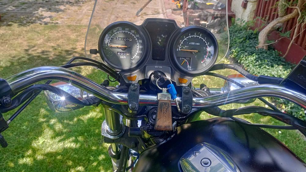 SUZUKI GR 650 Tempter