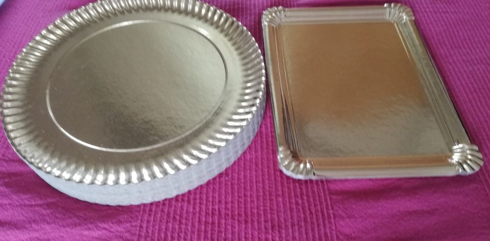 Round cake plates..426581000822476803