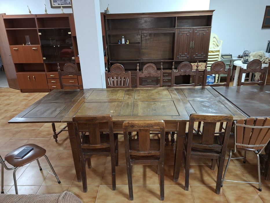 3 Conjuntos de mesa de sala com cadeiras. 200€/conjunto
