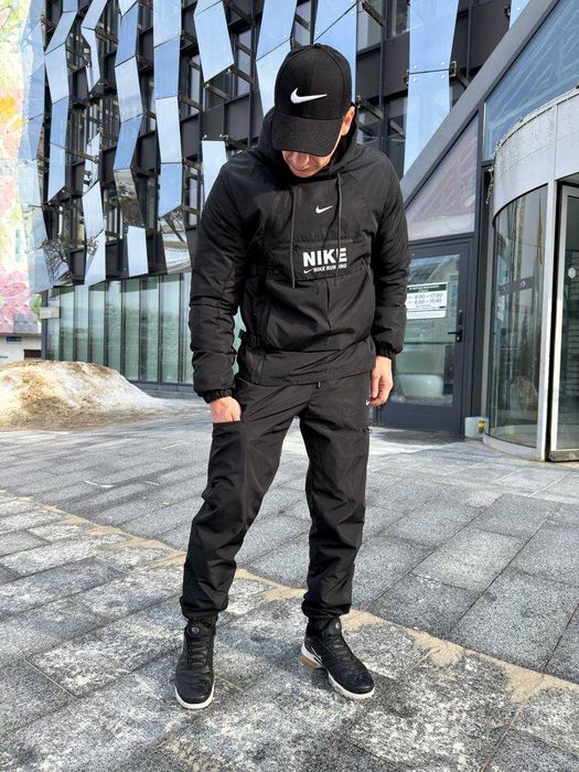Спортивные штаны карго мужские Nike Running черные брюки плащевка найк