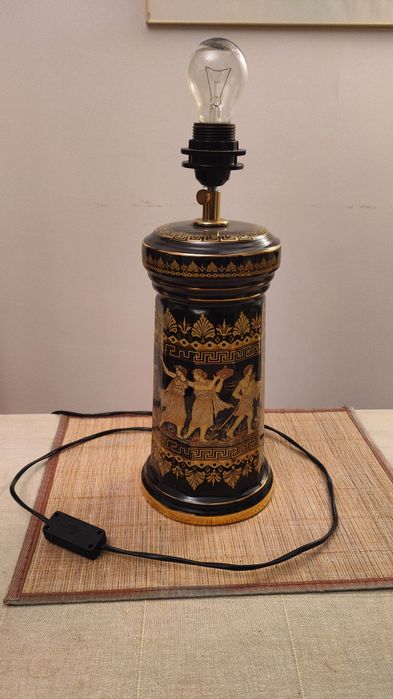 Lampa z motywem greckim