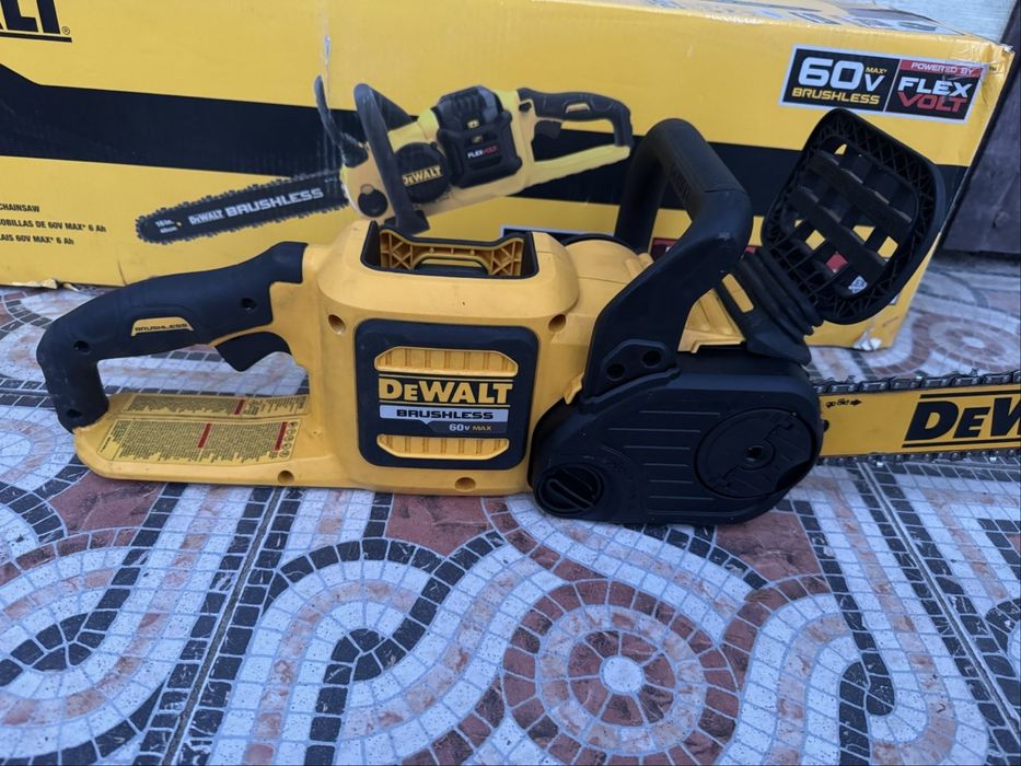 Пила цепочна Dewalt DCCS670B
