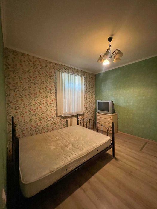 ПРОДАМ трикімнатну квартиру 91 м2 зі своїм окремим фасадним входом та підвалом у сталінці, Приморський район