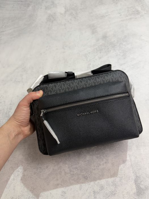 Michael Kors стильна унісекс сумка мессенджер через плече